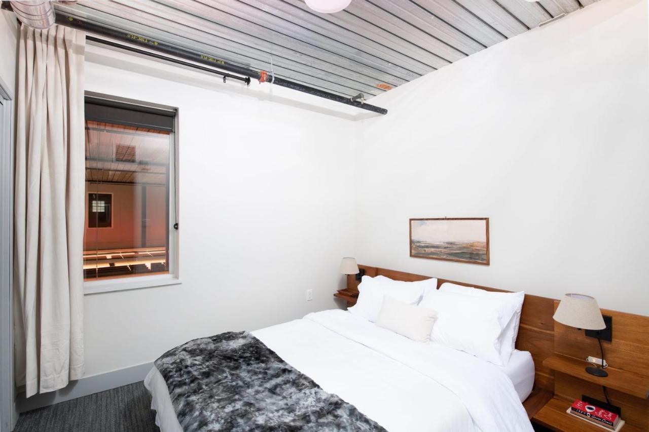 Brewery District 2-Story 2Br Apt Near Fiserv With Rooftop, Gym, And Parking ミルウォーキー エクステリア 写真