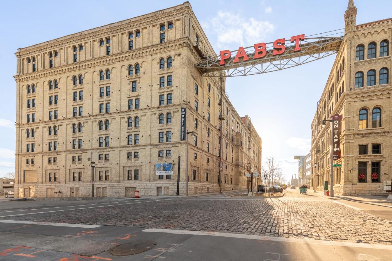 Brewery District 2-Story 2Br Apt Near Fiserv With Rooftop, Gym, And Parking ミルウォーキー エクステリア 写真